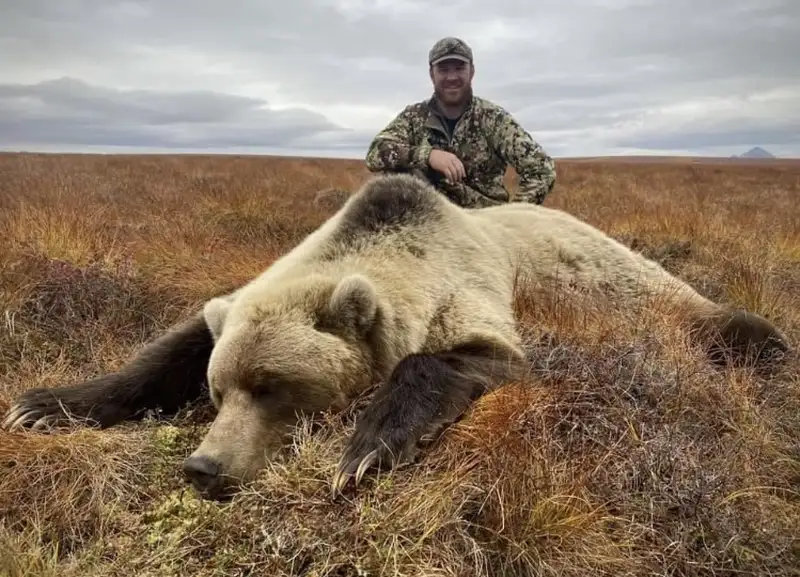 Grizzly Battleground (Full Episode)  Alaska's Grizzly Gauntlet 