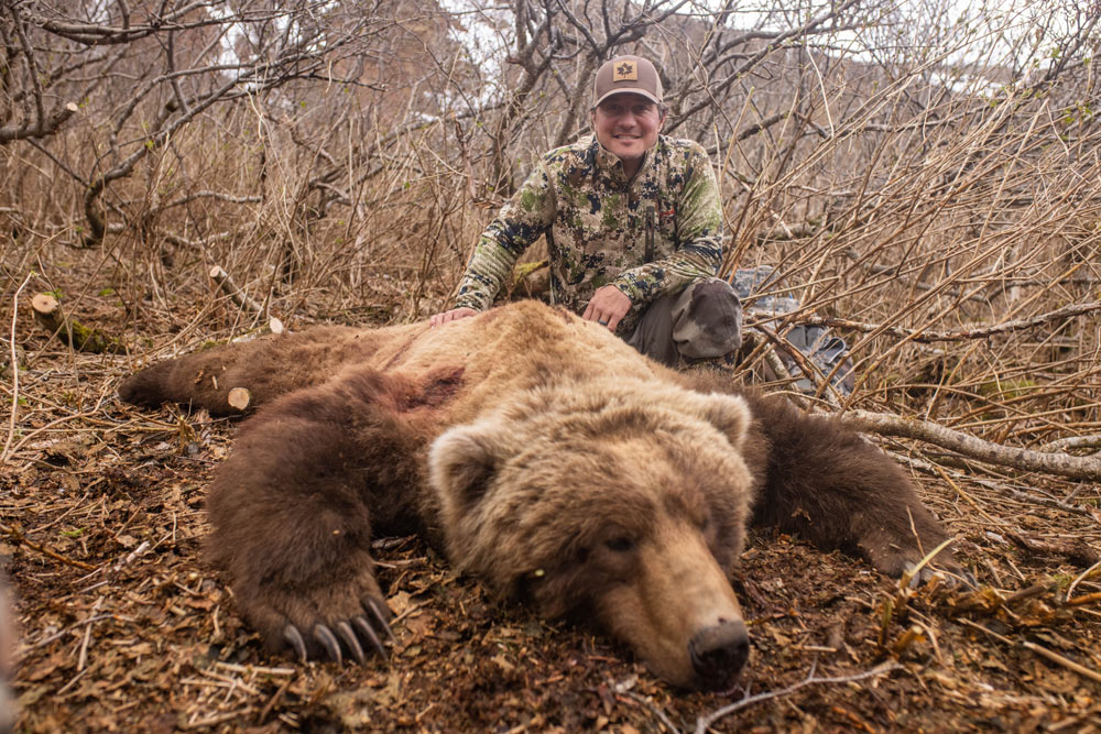 Successful-Brown-Bear-Hunter-with-Trophy-Brown-Bear - Infinity Hunts